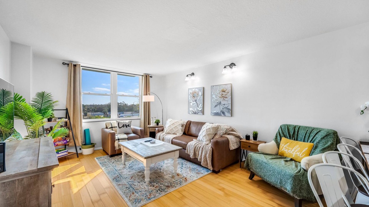Clearwater Condo | 🌟BEAUTIFUL CONDO close to Beach - Renovated 2Bed/2Bath WIFI pool Prkg🌟