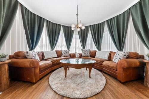 Geneva Apartment | Beautiful Condo - King Bed - Free Waffle Breakfast