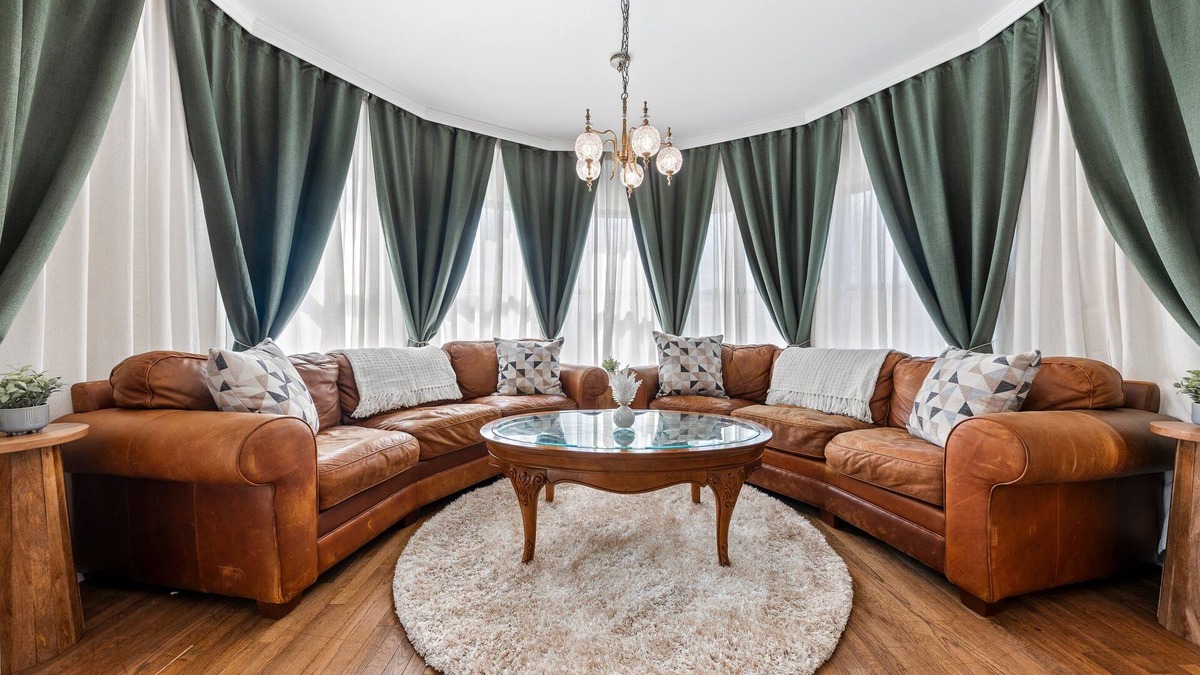Geneva Condo | - Beautiful Condo - King Bed - Free Waffle Breakfast -
