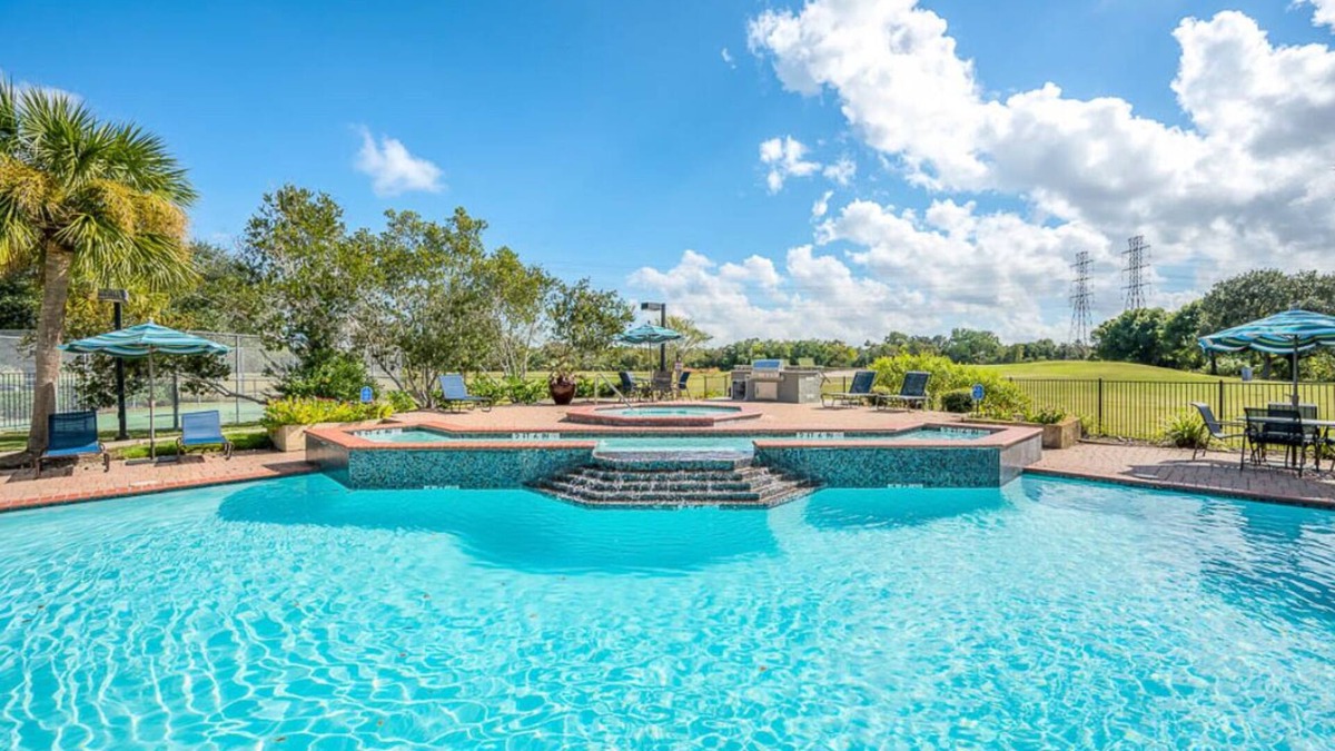 South Shore Harbour Condo | Beautiful Condo League City !