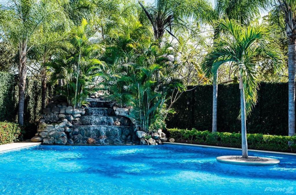 Playa Langosta Apartment | Beautiful Condo wJacuzzi tub Steps to beach