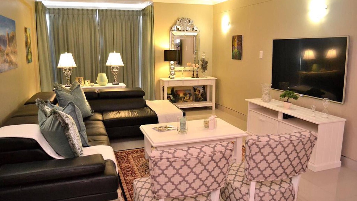 Humewood Condo | Beautiful Condo on the Beach