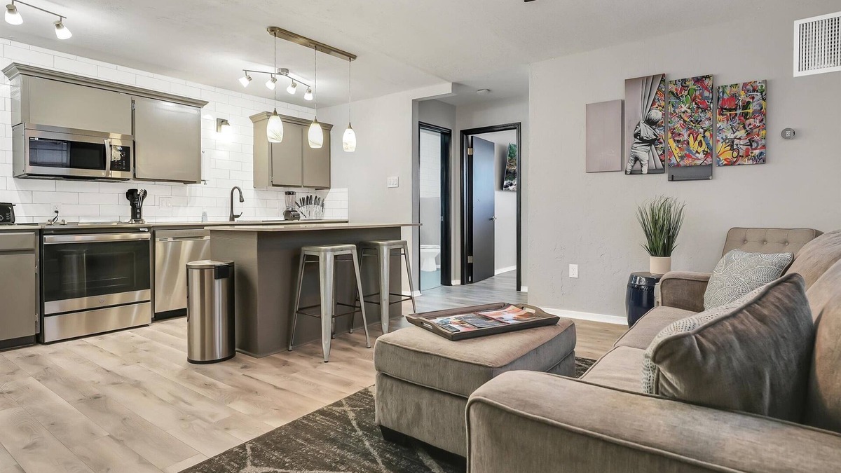 Lawton Apartment | Beautiful Contemporary Suite #07