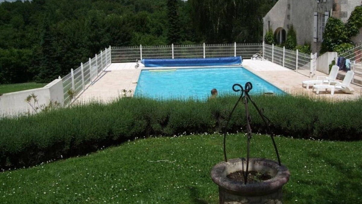Sammarçolles House | Beautiful converted farmhouse in Saint-Sauvant with private heated pool