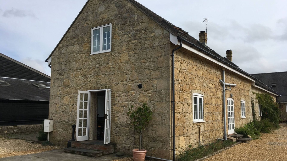 Newport Cottage | Beautiful converted 17th century stone stable in the heart of the Isle of Wight