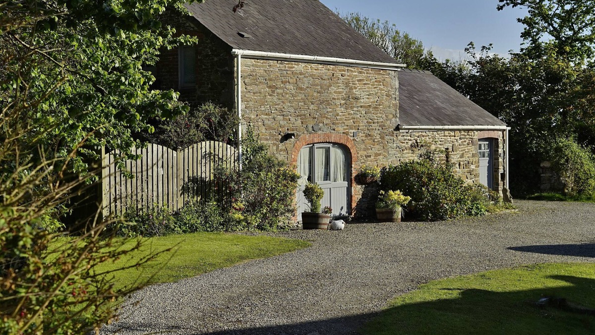 Haverfordwest House | Beautiful Converted Barn - close to Newgale Beach & Pembrokeshire Coast