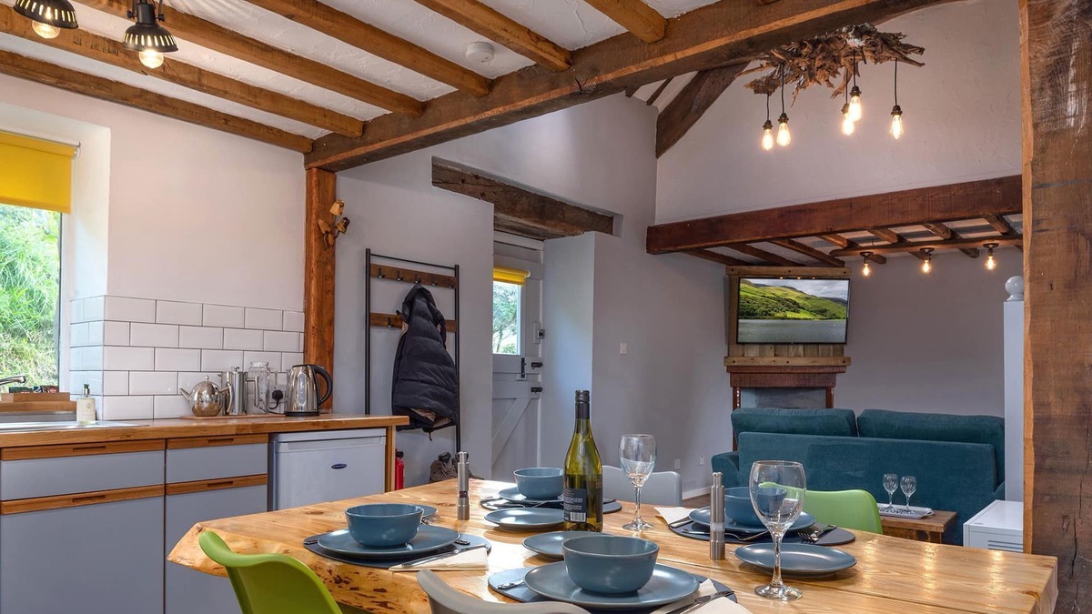 Bryn-crug House | Beautiful Converted Barn. Dogs welcome. Dog play field. Walk to local pub.