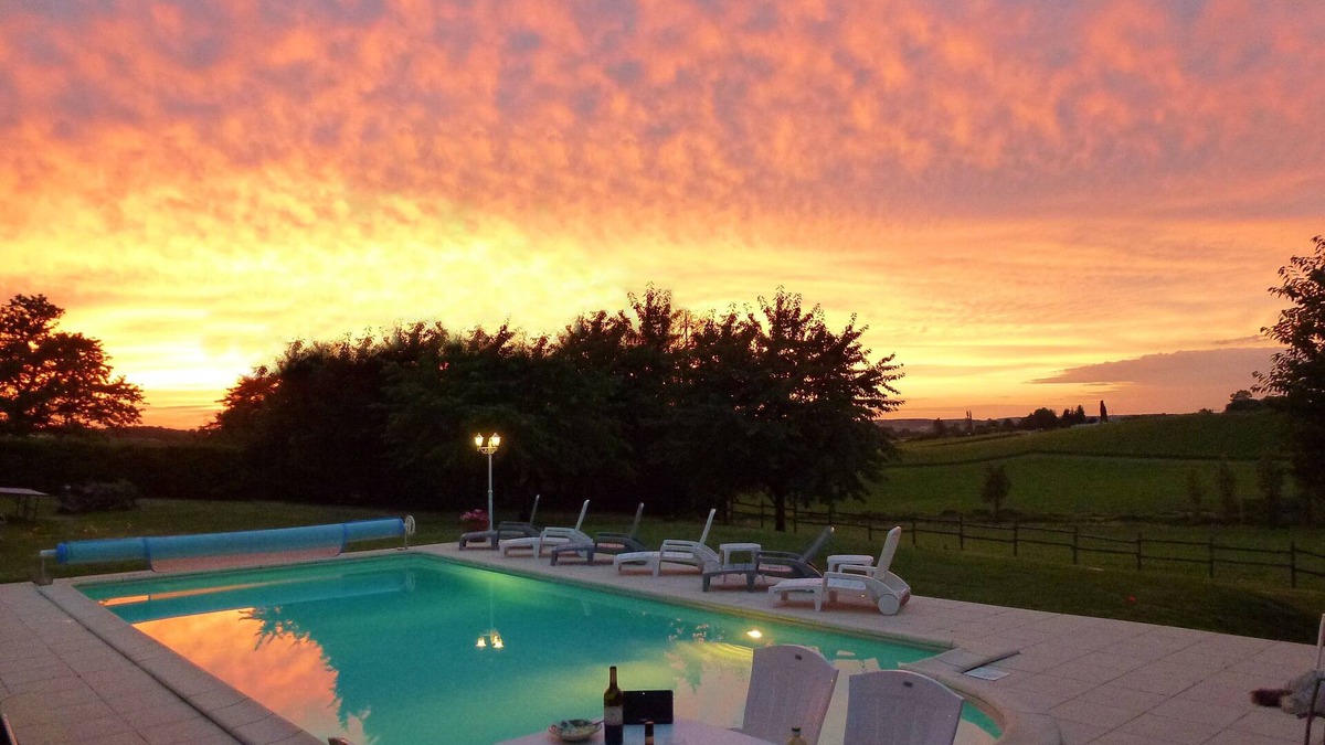 Taillecavat House | Beautiful Converted Barn, Sleeps 10, Private Pool & Garden With Wonderful Views