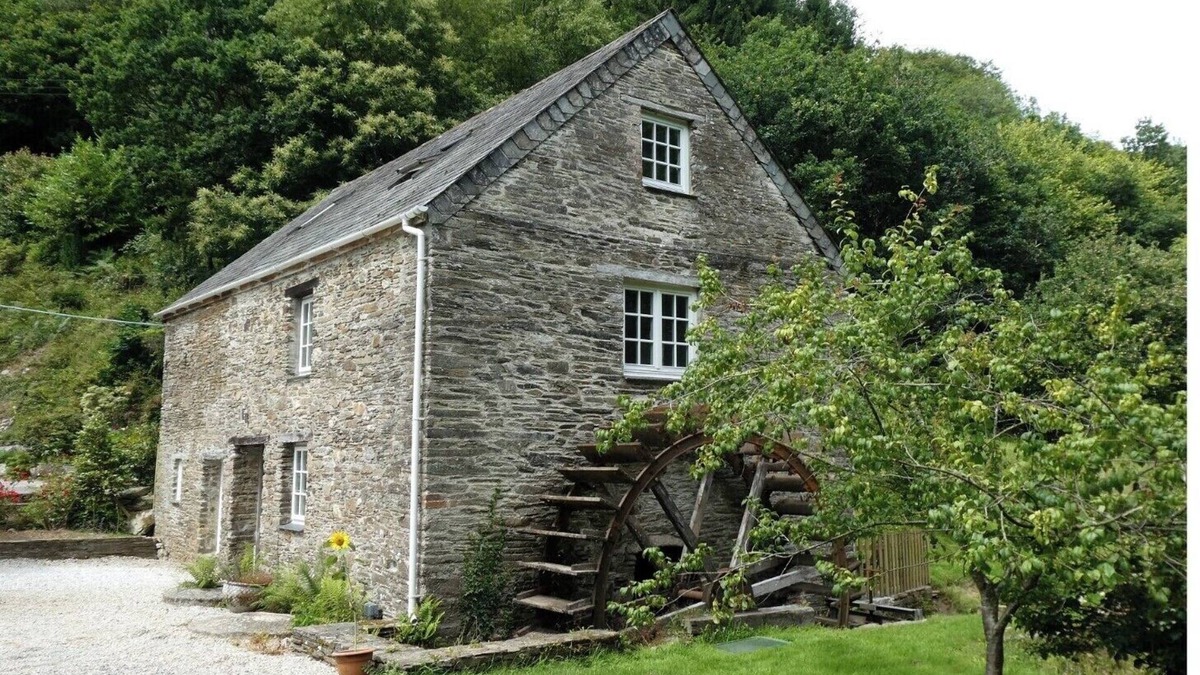 Saltash House | Beautiful converted watermill in a secluded river valley near the sea