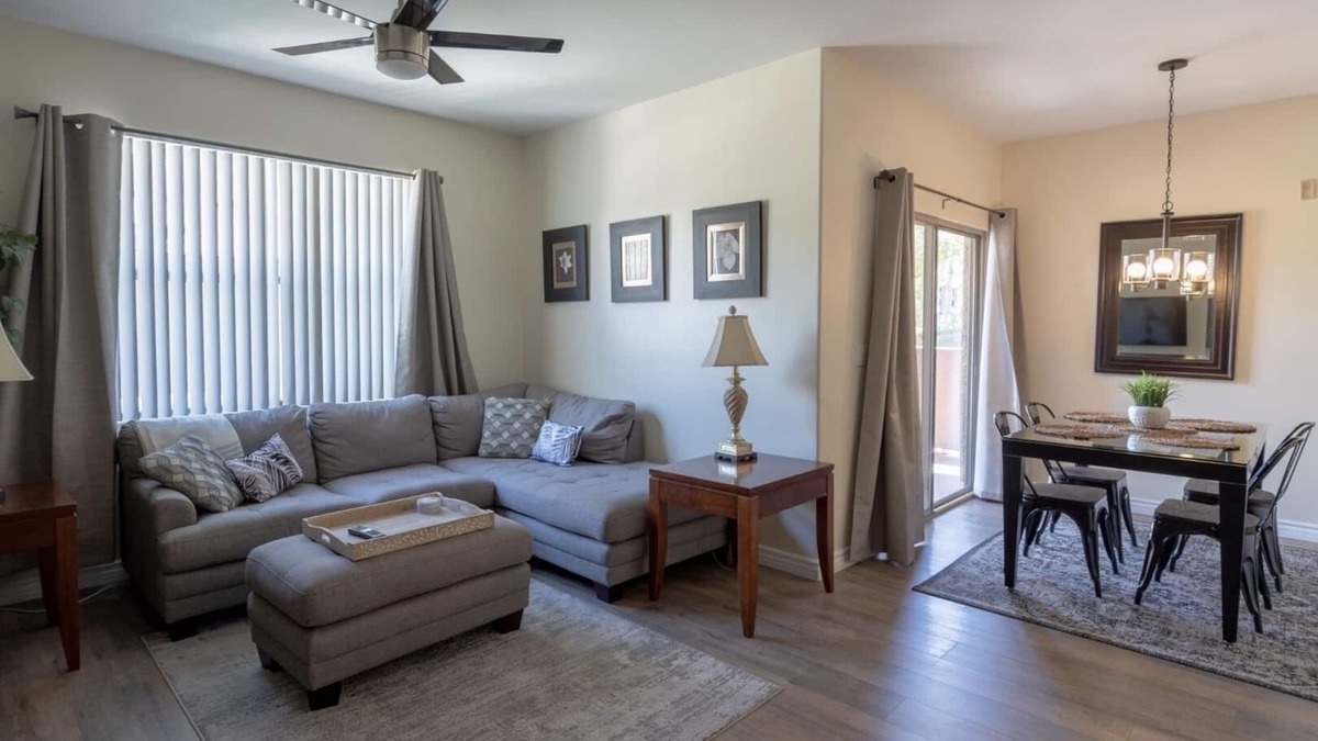 Spring Valley Condo | Beautiful Corporate Condo ten minutes from Strip. Shopping center nearby.