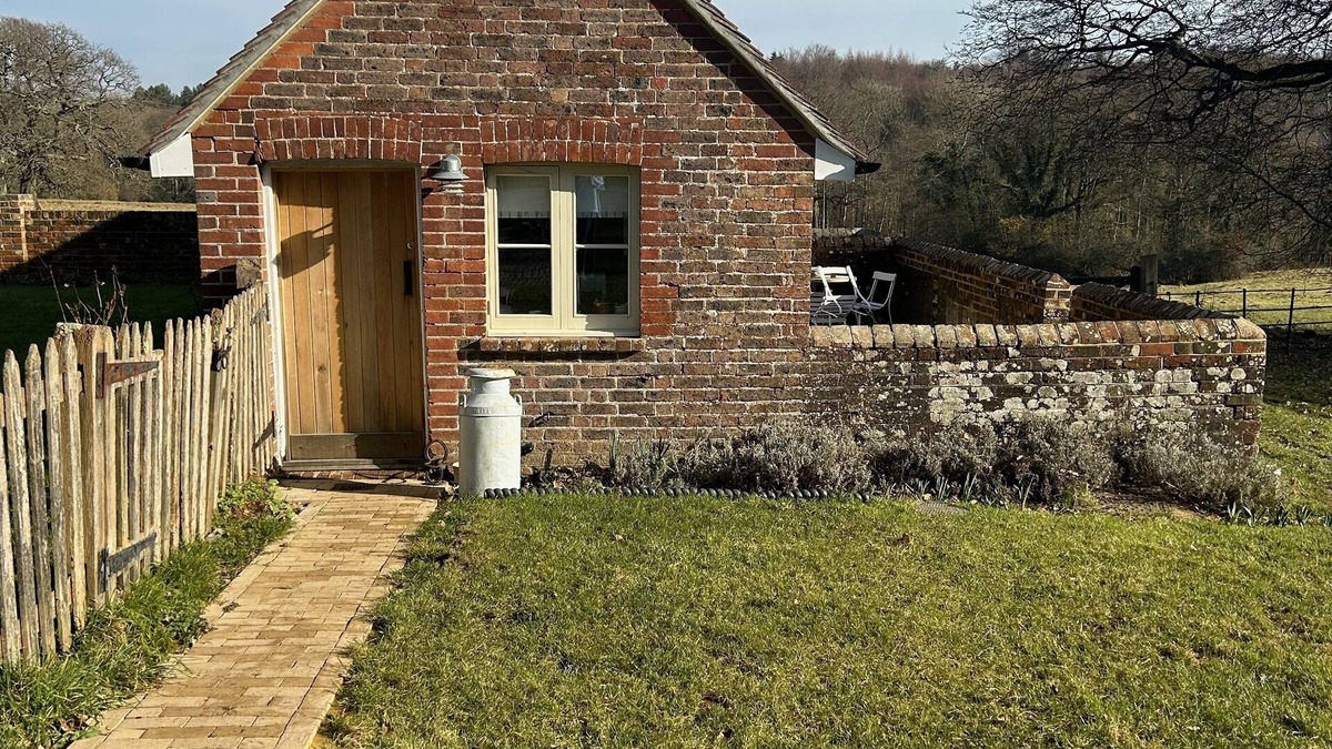 Uckfield House | Beautiful cosy converted pigsties , set in 80 acres of woodland and meadows .