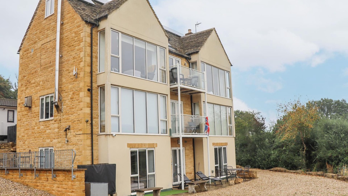 Bourton-on-the-Water Apartment | BEAUTIFUL COTSWOLD VIEW in Bourton-On-The-Water