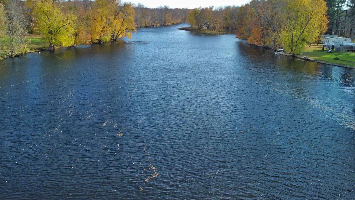 Marmora House | Beautiful cottage by the river