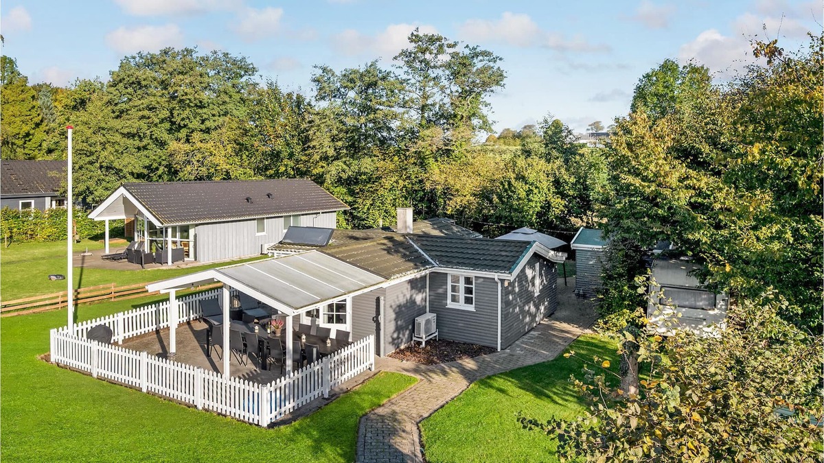 Hejsager Strand House | Beautiful cottage in the countryside and near the beach