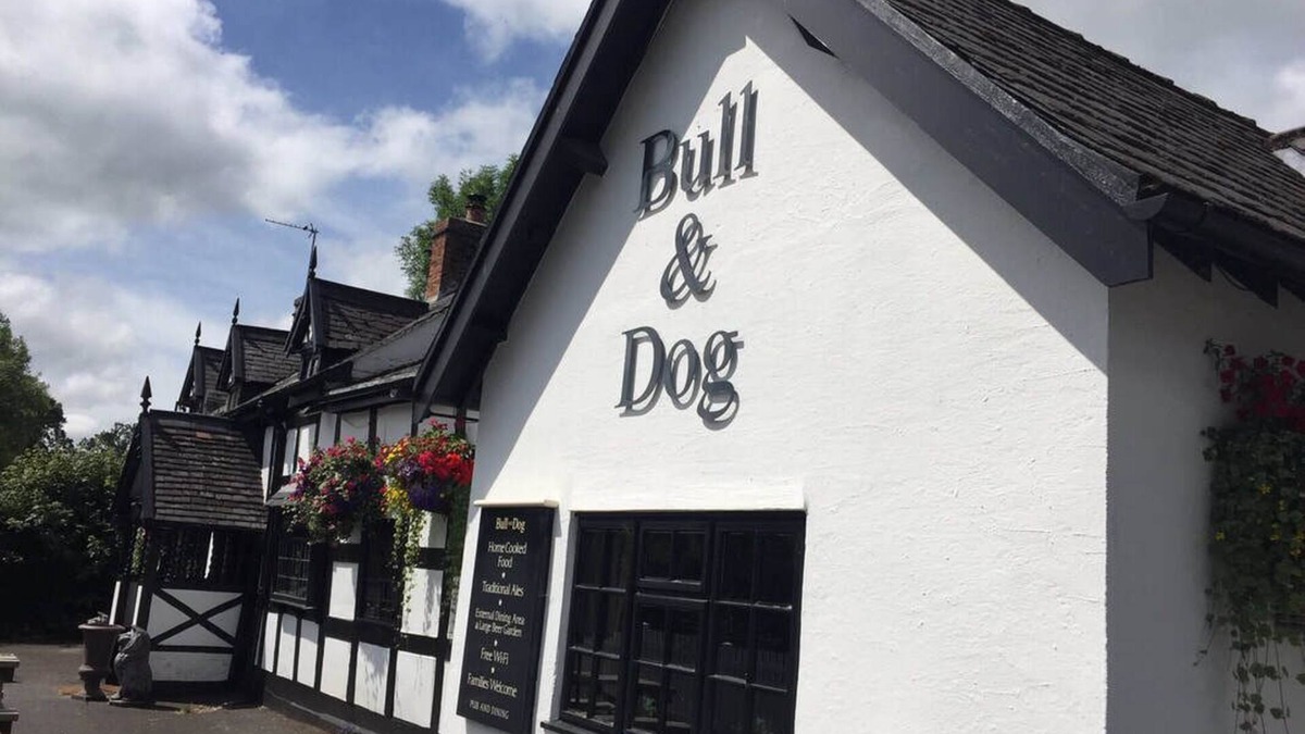 Whitchurch Cottage | Beautiful cottage in Shropshire with private drive & garden