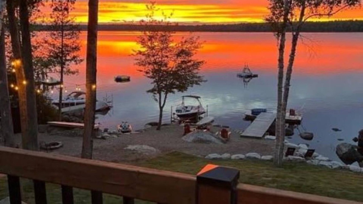 North Lake Cottage | Beautiful Cottage on Lake
