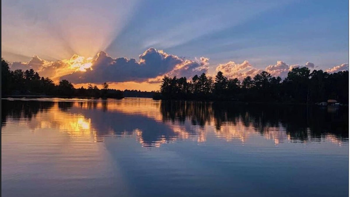 Crivitz Cottage | Beautiful cottage on Crooked Lake! Sleeps 9 comfortably.