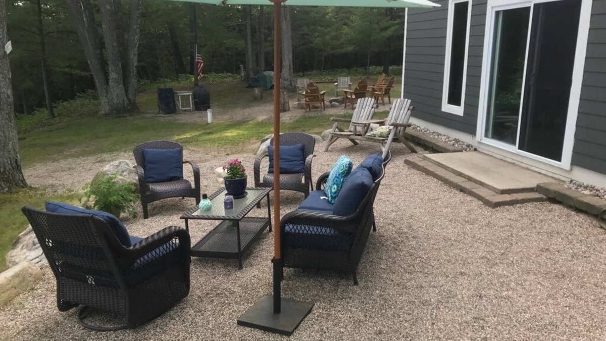 Irons Cottage | Beautiful Cottage on Private Lake close to Manistee
