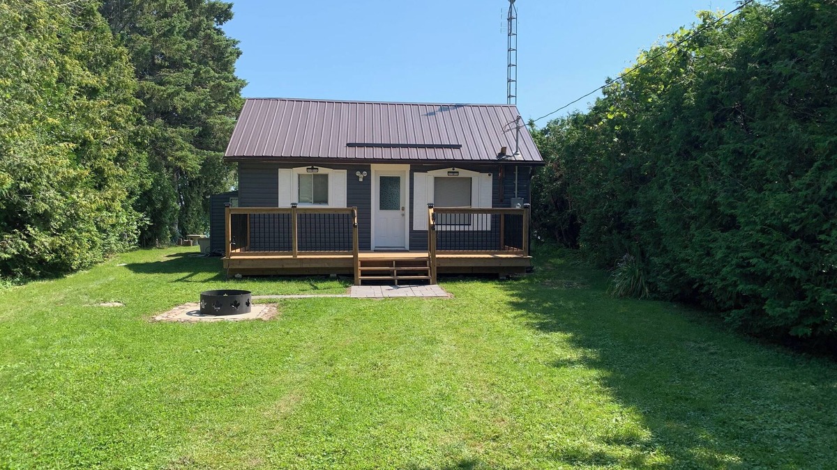 Colborne Cottage | Beautiful cottage on the Lake Ontario to spend peaceful time with loved ones