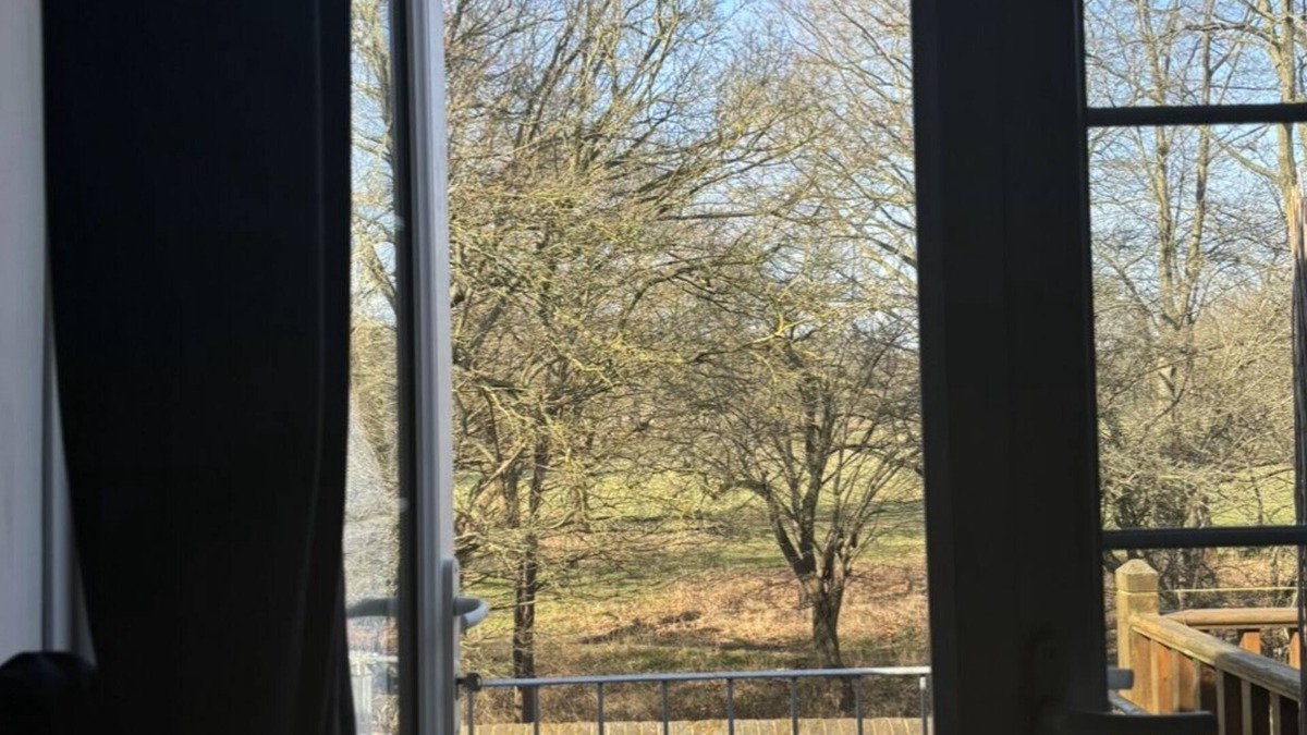 Coombe Hill Cottage | Beautiful cottage overlooking Richmond park. Easy reach to central london