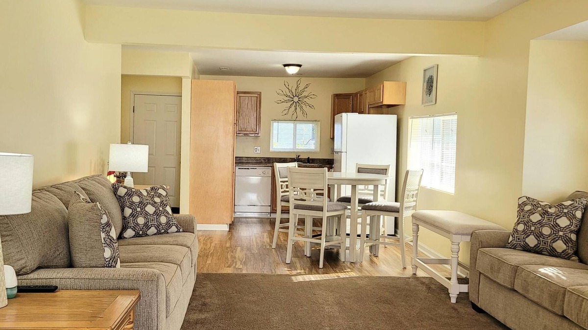 Buckeye Lake House | Beautiful cottage for the professional working out of town