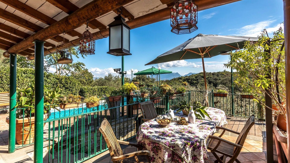 Marciano Freddo House | Beautiful cottage with historic charm in the countryside with private pool.