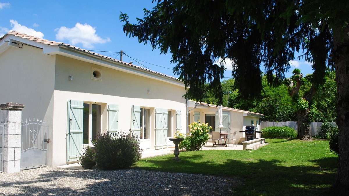 Eymet Cottage | Beautiful cottage with private pool, walking distance to restaurants.