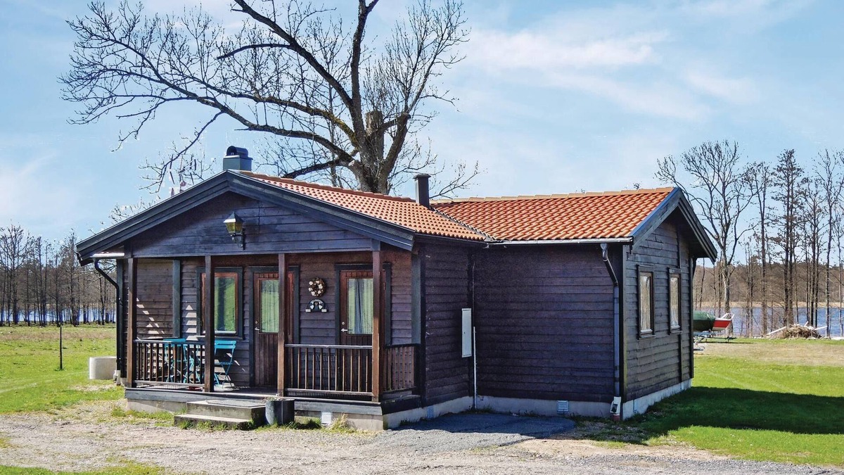 Stavsjo House | Beautiful cottage with a view of Lake Bolmen from the large terrace.