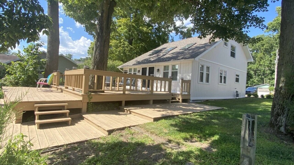 Sturgis Cottage | Beautiful Cottage With Water Access and Kayaks!