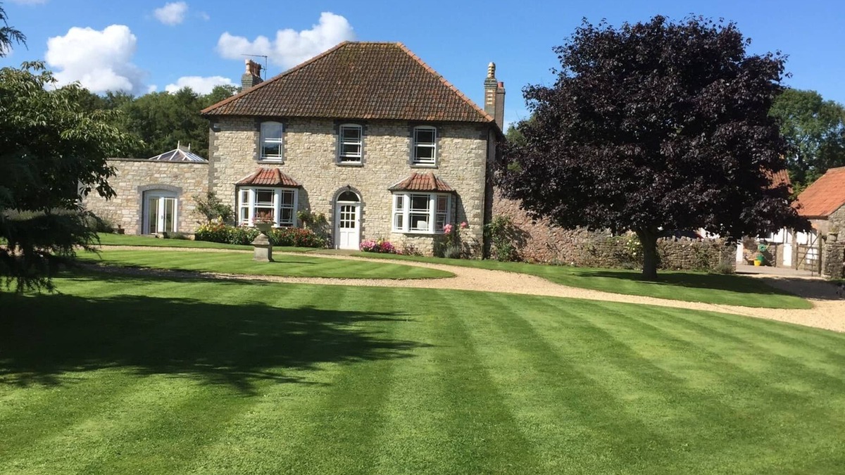 Compton Martin Apartment | Beautiful Countryside self contained 1 bed Annexe. 5* reviews. Min 2 night stay