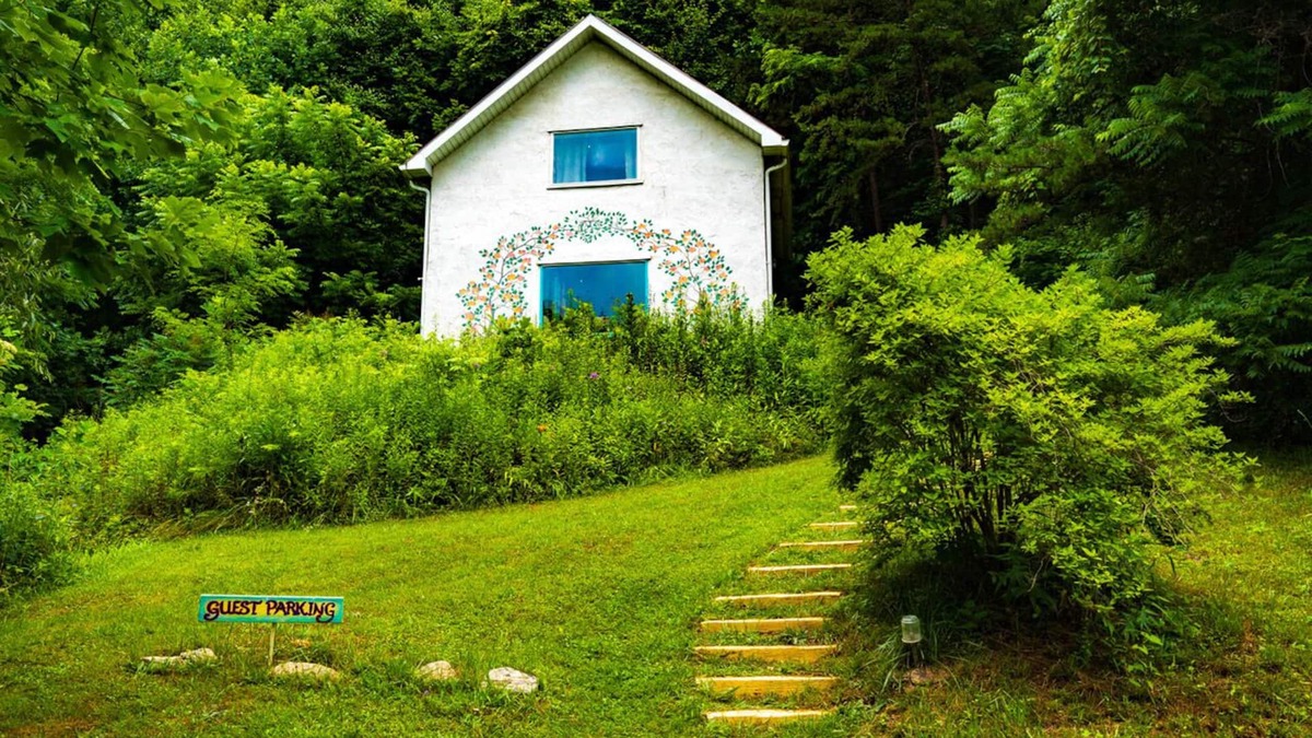 Leicester House | Beautiful Country Cottage!nStunning Mountain Views!nGreat Hiking to Waterfalls!