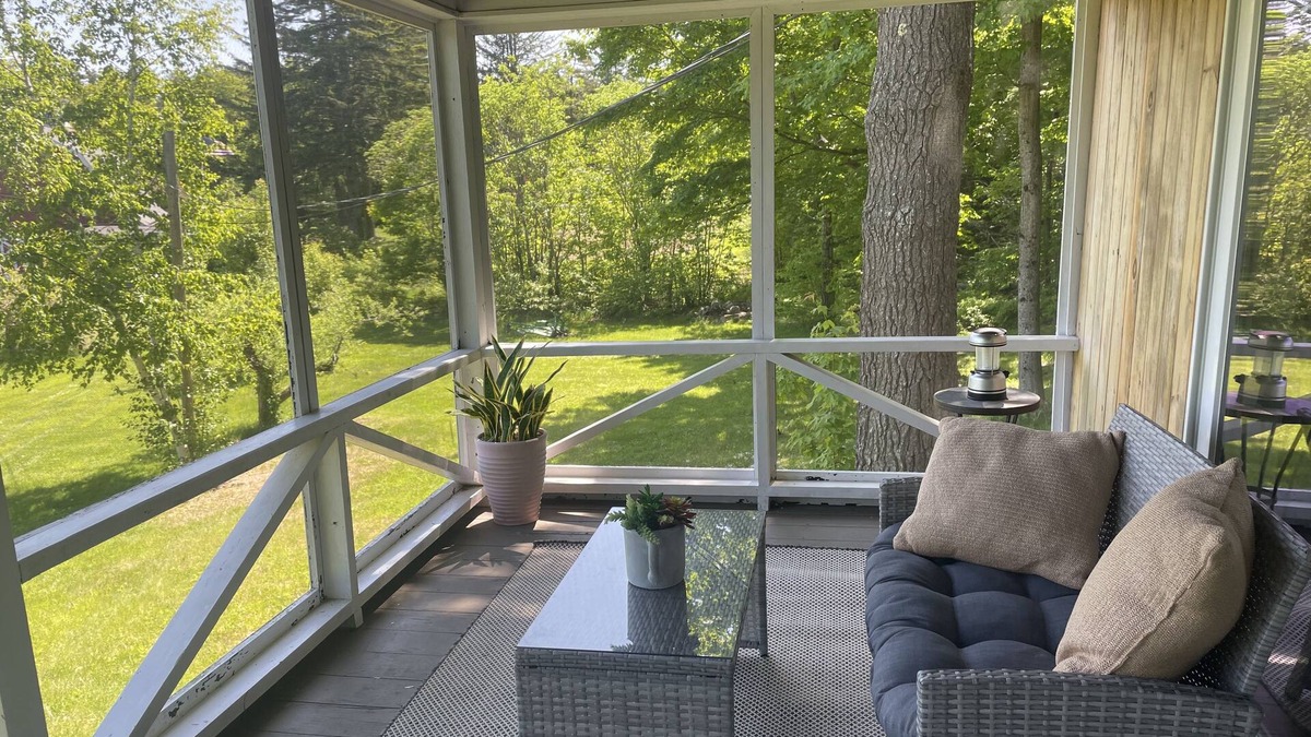 Chester Cottage | Beautiful country Cottage located on Apple farm. Beautiful fall foliage!