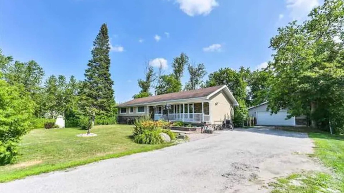 Innisfil House | Beautiful country escape 5 min. from beach