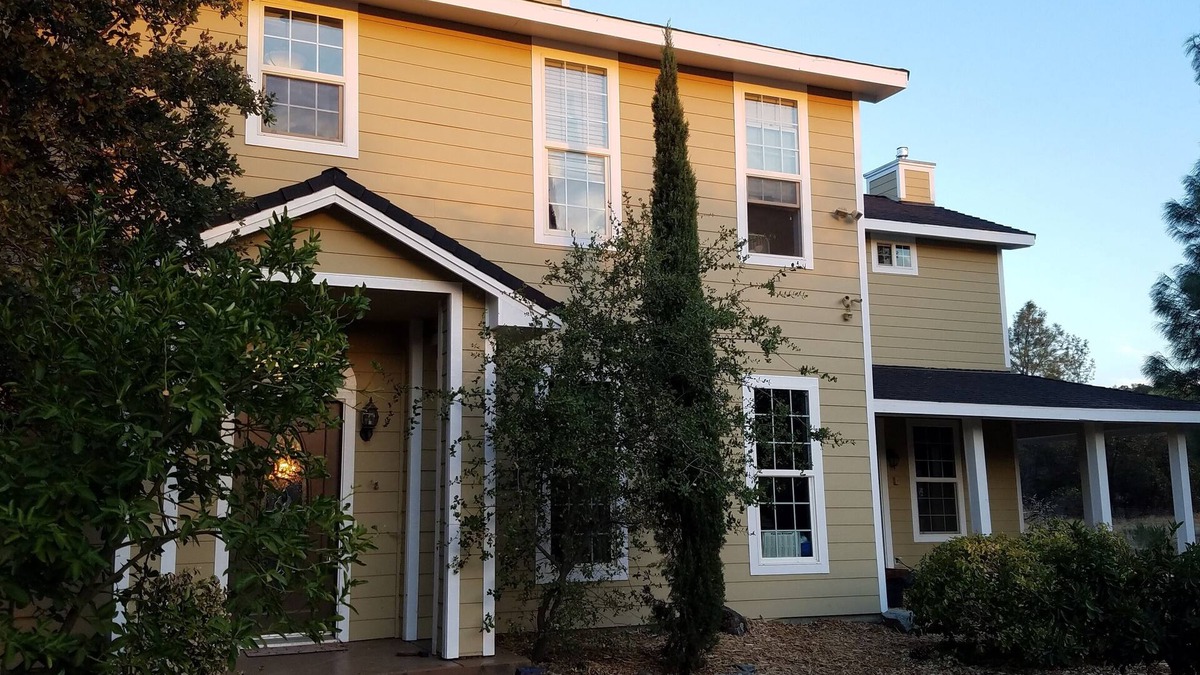Pulga House | Beautiful Country Getaway, 2 Miles to Lake!