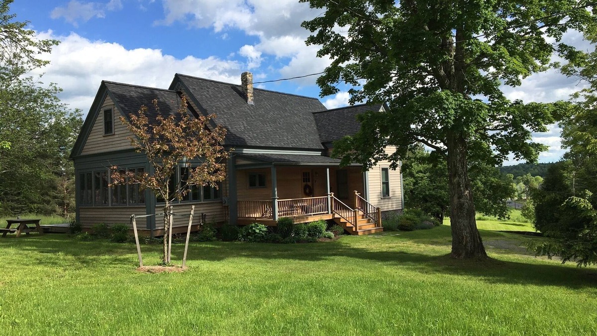 Greensboro House | Beautiful Country Home close to the village and public beach