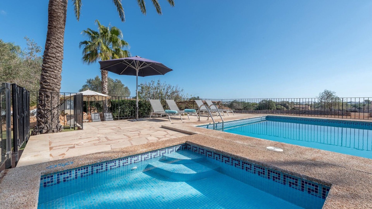Cala d'Or Villa | Beautiful Country Home with 2 Pools, Wi-Fi, Air Conditioning