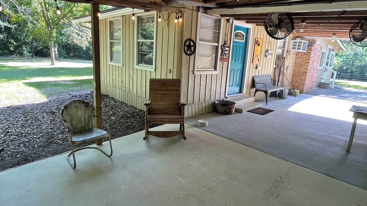 Milam House | Beautiful Country Home on 11 Acres Near Toledo Bend Lake.