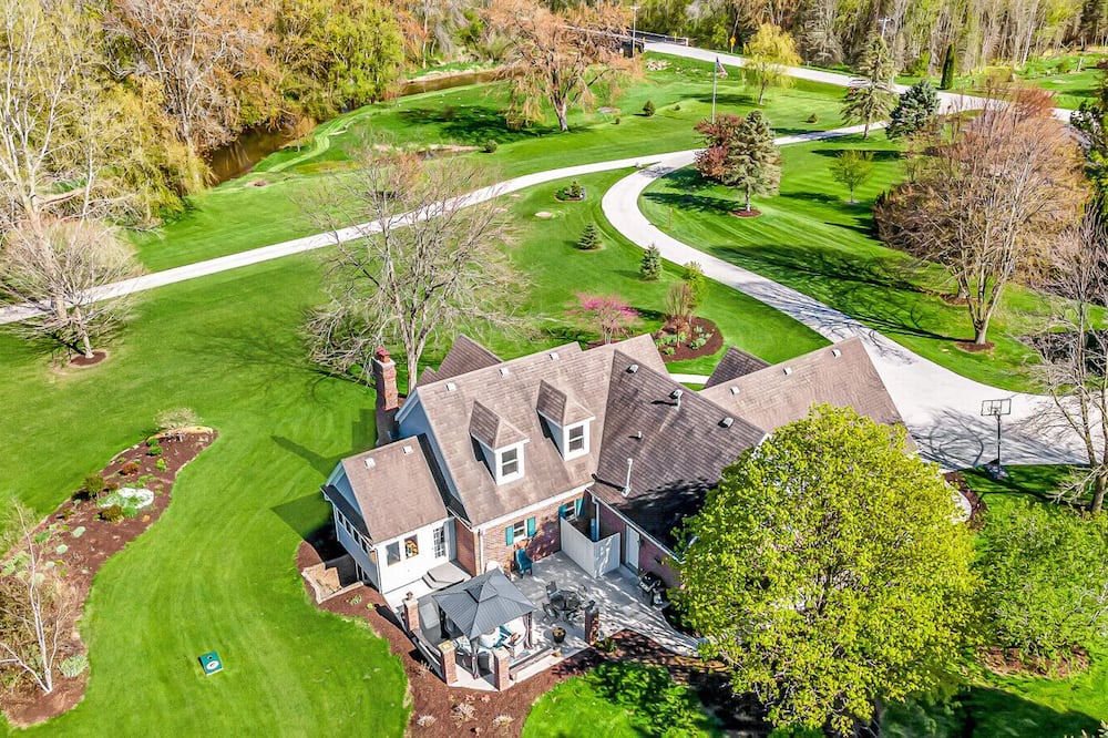 Oostburg House | Beautiful country home (3800 sq ft) on 4 acres with river frontage - 10 beds!