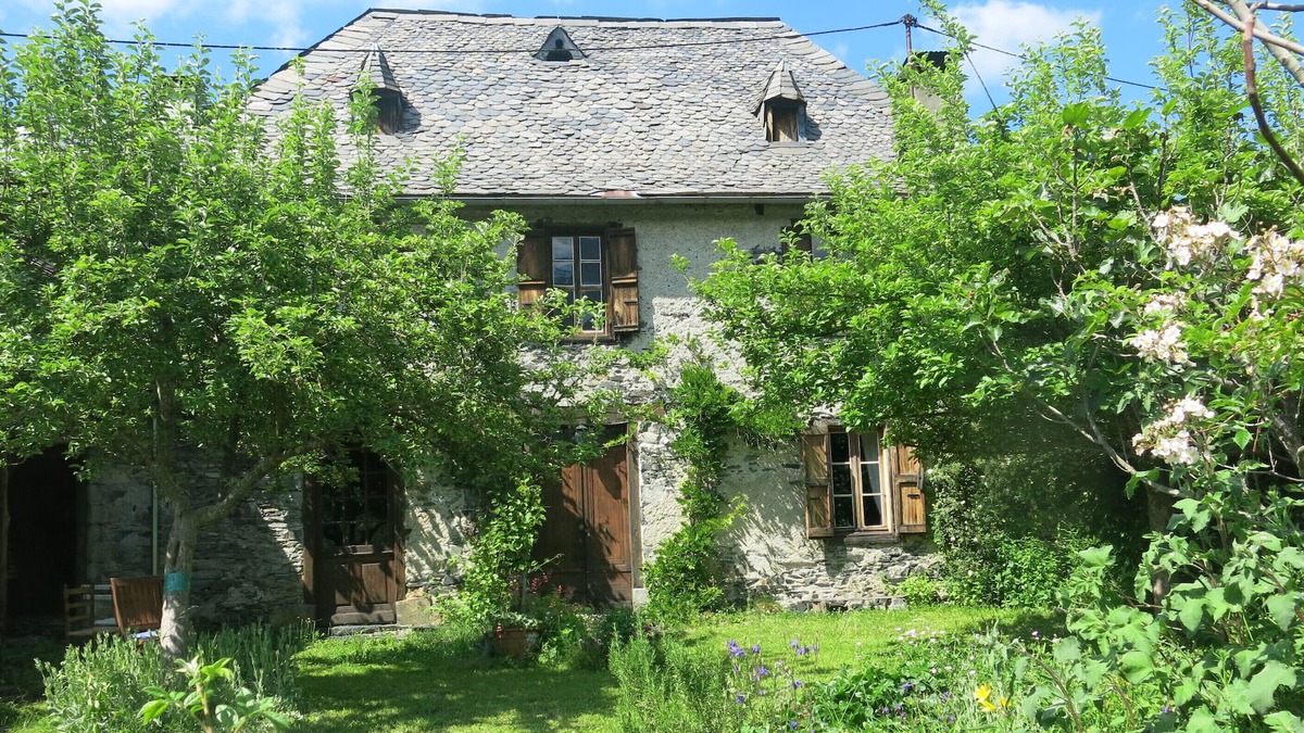 Orgibet Cottage | Beautiful country house in the heart of the Pyrenees Ariegoises Regional Nature Park