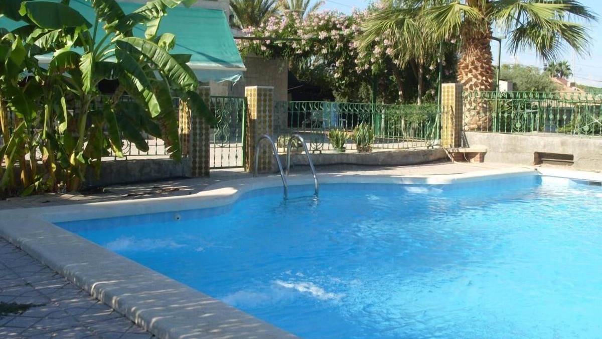 Elche Villa | Beautiful country house with private pool in Elche for 7 people.