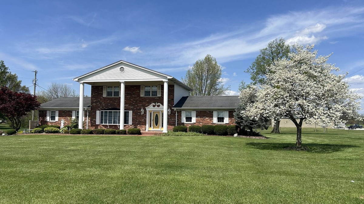 Florence House | Beautiful country retreat in the heart of NKY! Minutes from downtown Cincinnati.