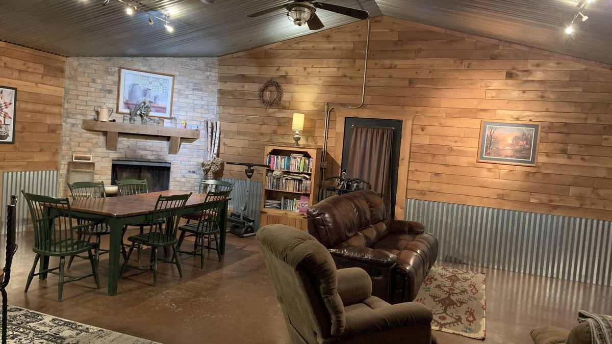 Hartley County Cabin | Beautiful Country Shop Home/Cabin