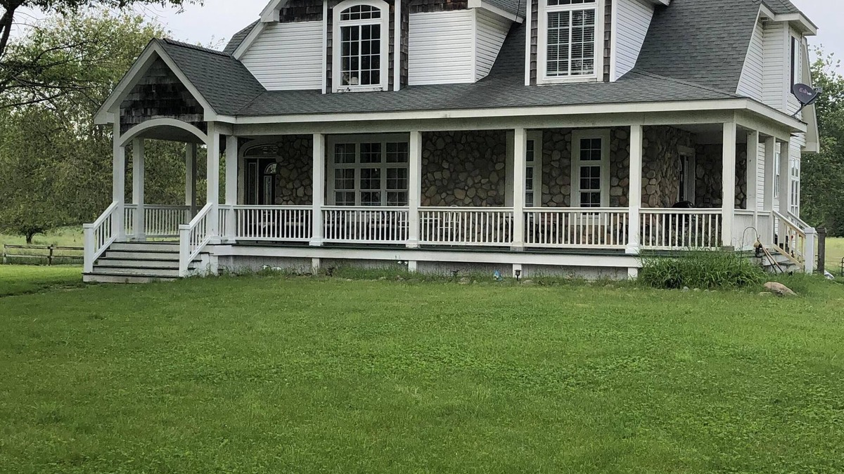 Columbiaville House | Beautiful Country Farm home to many rescue animals