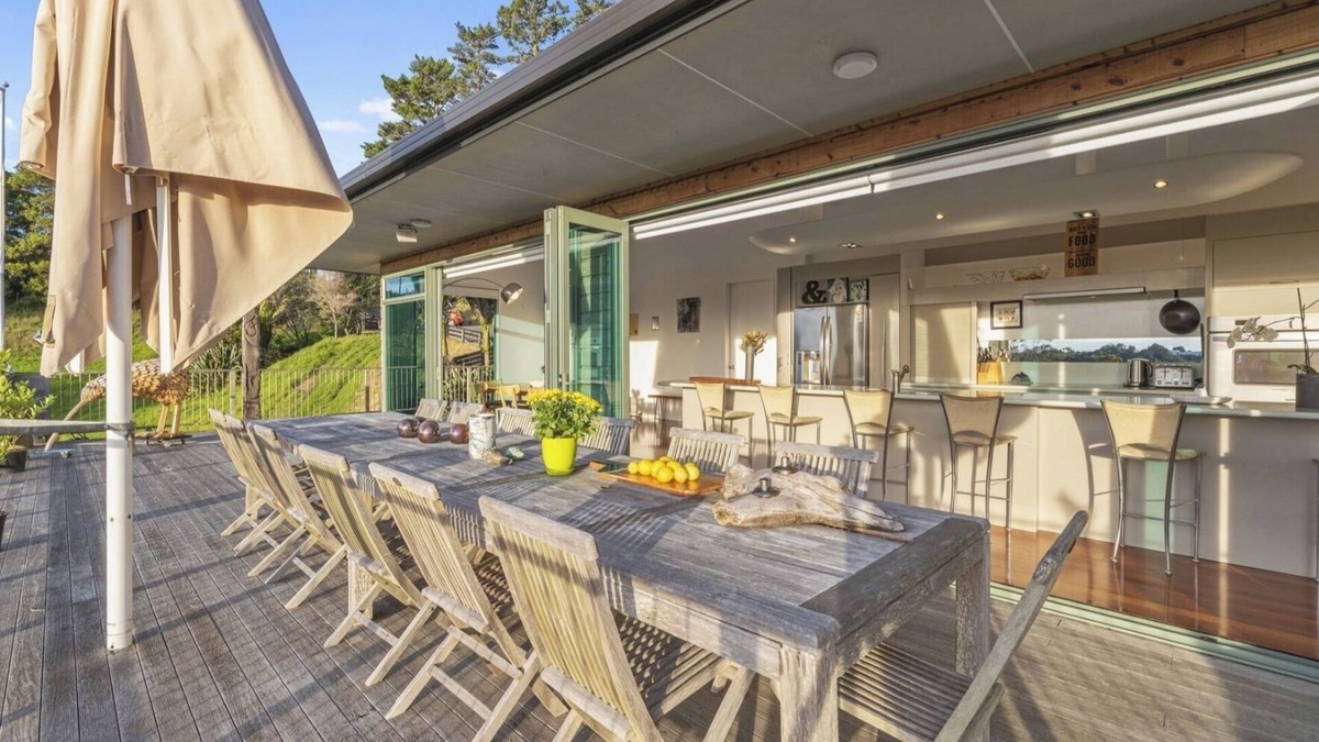 Dairy Flat Bed & Breakfast | Beautiful countryside view w/huge deck - 5 min from shopping mall!