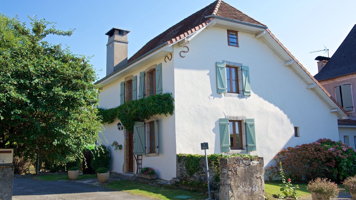 Susmiou Cottage | Beautiful countryside, 5 min walk from all amenities