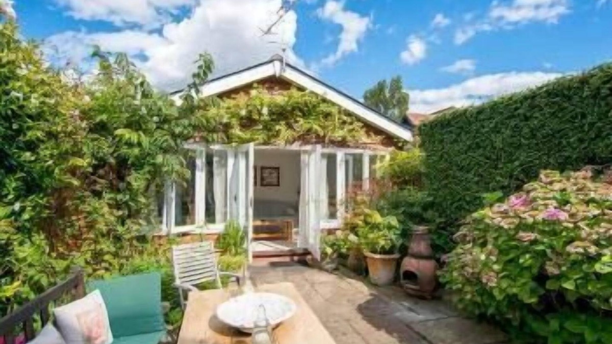 Bosham Cottage | Beautiful Courtyard Studio In The Heart Of Picturesque Bosham