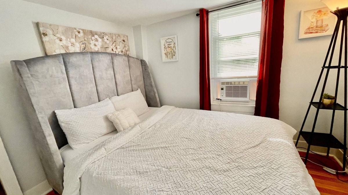 Shrewsbury House | Beautiful & Cozy 2 BR/2Beds/Netflix/Alexa/Roku.