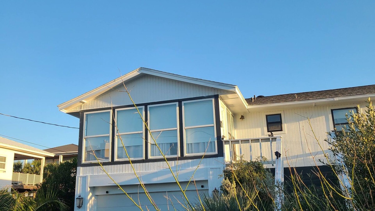 Toilla Segunda House | Beautiful Cozy Beach Cottage, 1 block to beach, west of hotels, easy access