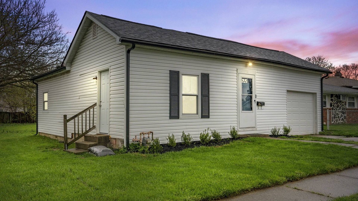 Fairborn House | Beautiful cozy home in Fairborn. Maid service included!