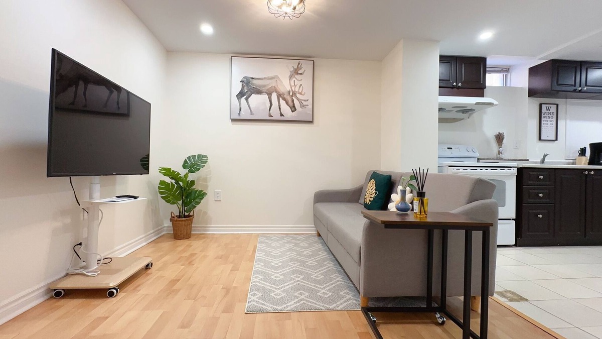 Markham Apartment | Beautiful Cozy Private Entry Basement Apartment